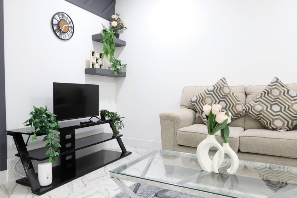 Patels West Getaway Apartment